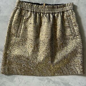 Loft Gold metallic mini skirt  elastic waist. Front welt style pockets EUC Sz SP